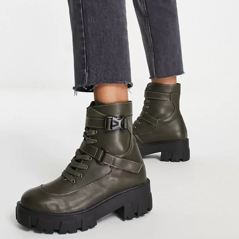 Glamorous Flat ankle boots with buckles | Size 8